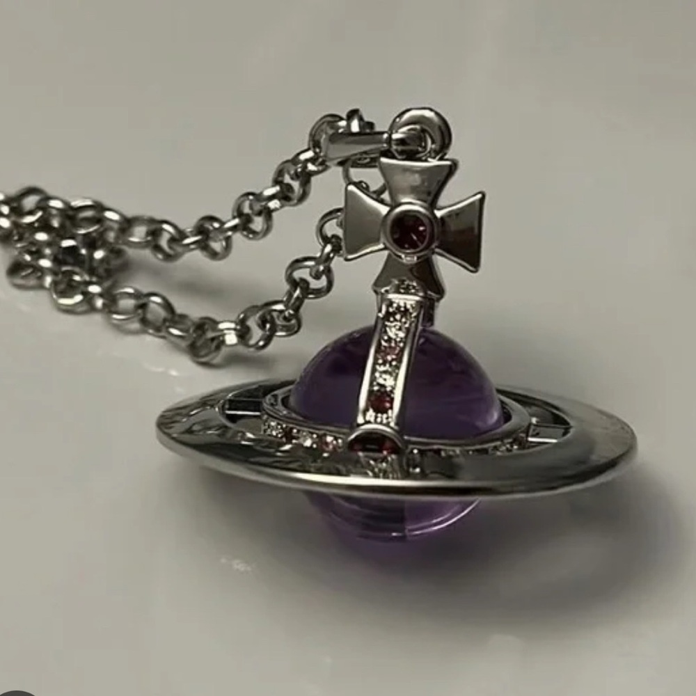 Vivienne Westwood gold and Purple Bracelet
Comes with receipt, box and pouch!